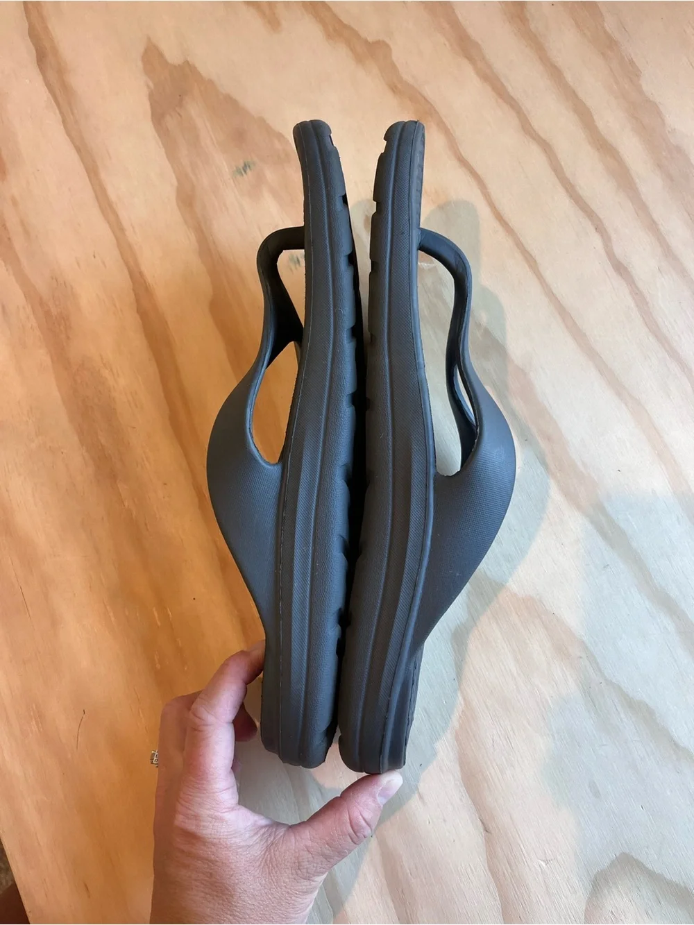 Men’s sandals flip flops totes Black Textured Foam comfort water beach sz 12